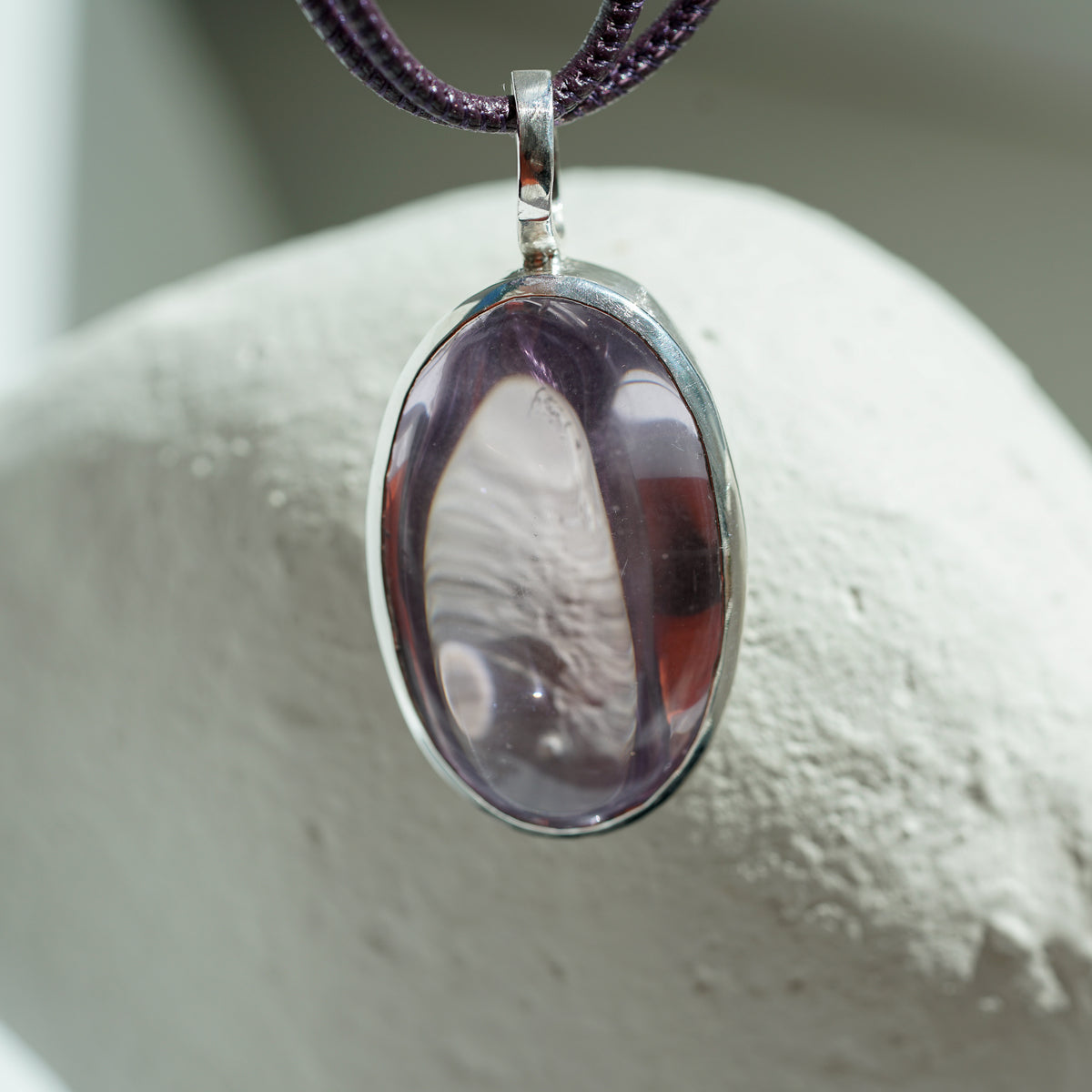 Oval Buff Top Rose de France amethyst necklace in silver