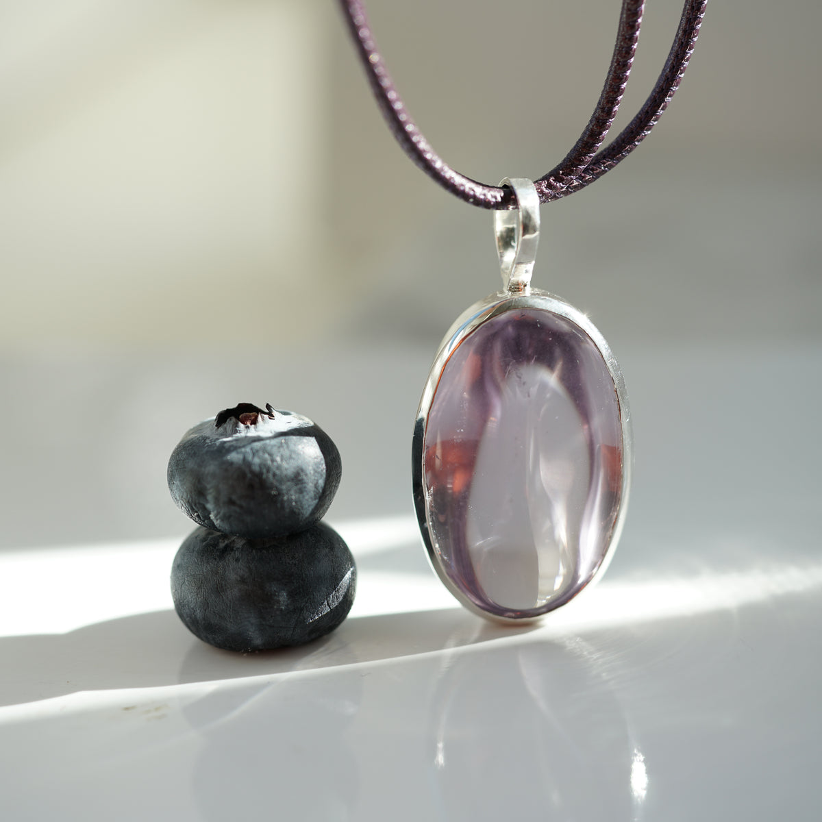 Oval Buff Top Rose de France amethyst necklace in silver