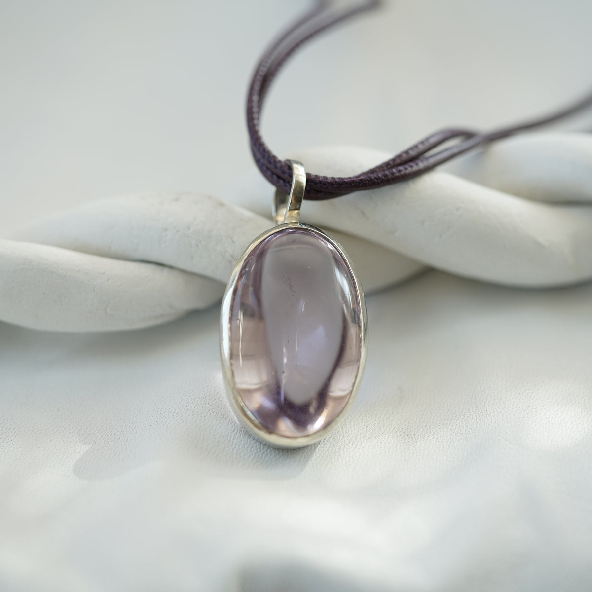 Oval Buff Top Rose de France amethyst necklace in silver