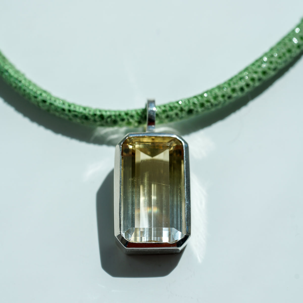 Bi-color lemon Quartz necklace in silver with snake print leather