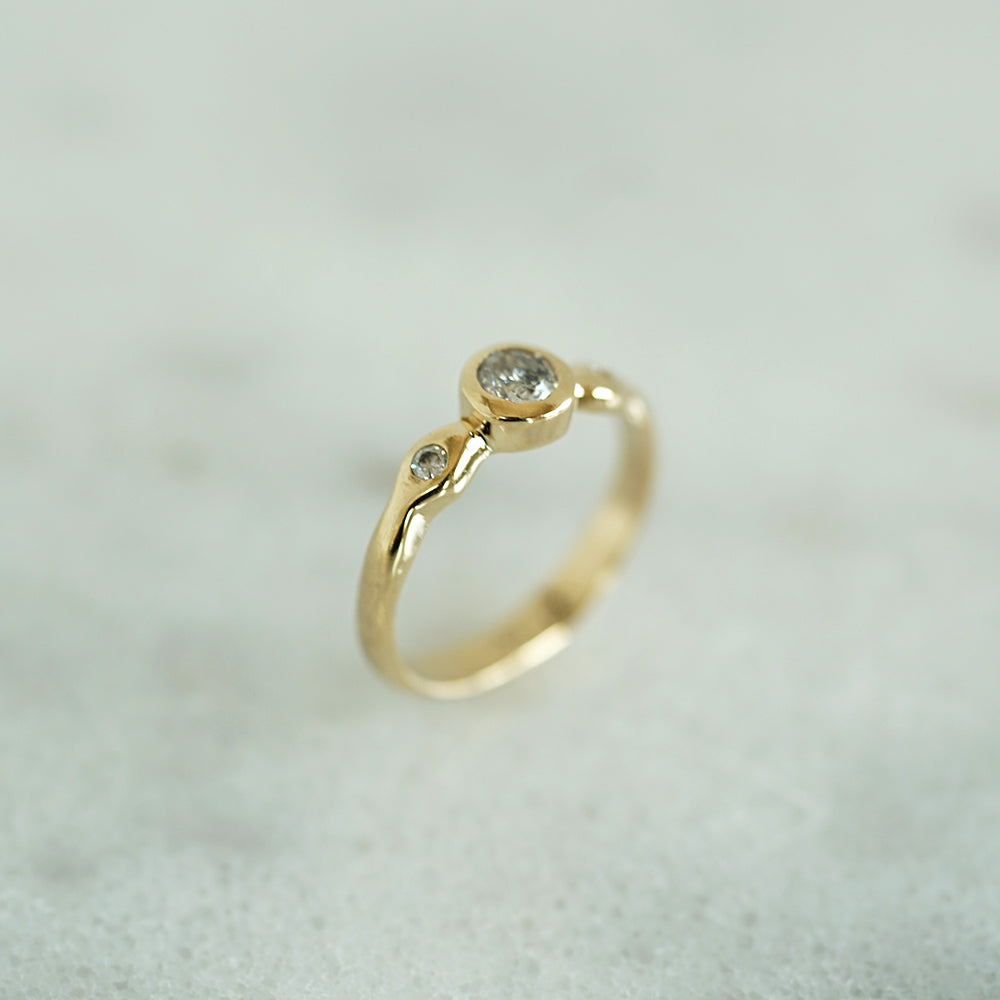 Snake Solitaire gold ring - Ana Cavalheiro Fine Jewelry